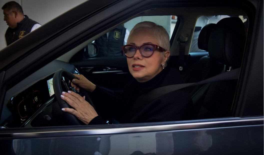 Cecilia Gabriela llega al funeral. Foto: Yaretzy M. Osnaya /EL UNIVERSAL