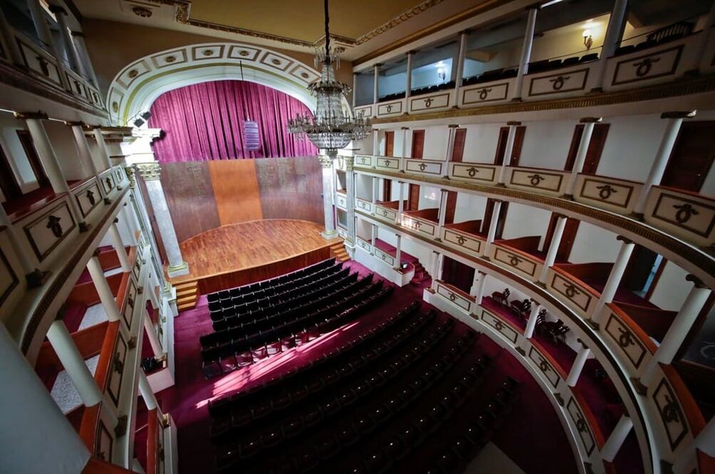 El recinto, joya histórica de Querétaro y sitio donde se promulgó la Constitución de 1917 -aún vigente en México- cuesta 100 millones de pesos. Foto EL UNIVERSAL