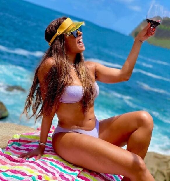 Galilea Montijo celebra su cumpleaños 49 presumiendo su figura en bikini 
