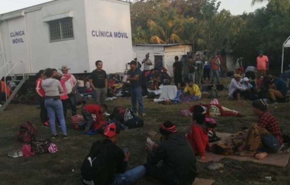 Hondureños dicen que harán huelga de hambre si México no les permite el paso