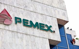 Pemex castiga aún más producción de petróleo crudo; recorte complica plan de negocios