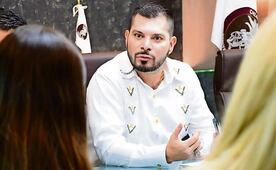 Sacan cuentas de joyitas de secretario chiapaneco