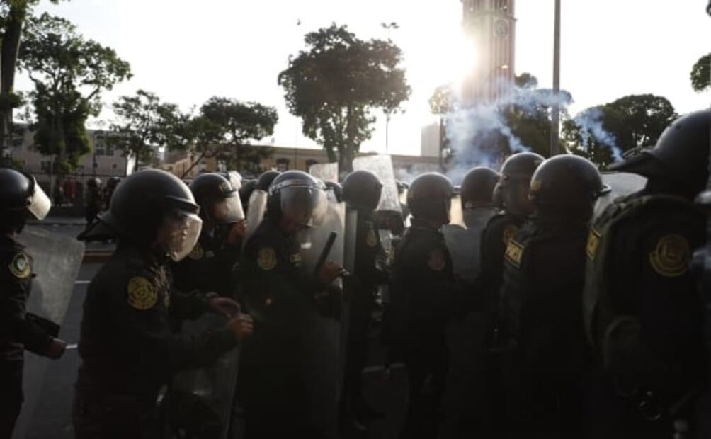 Reportan primeros enfrentamientos en Lima, mientras crecen bloqueos y marchas en Perú