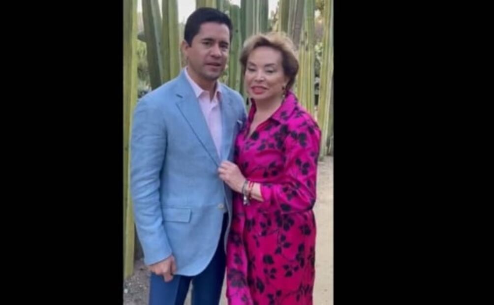 Video: Elba Esther y esposo, en primera fila en el concierto de Roberto Carlos