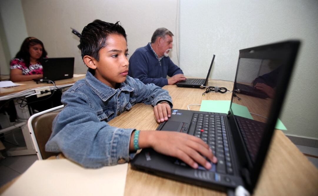 According to the member of the Laboratory of Engineering for Medicine (iMED), Arcelia Bernal Díaz, the goal is for users to identify each of the letters of the alphabet - Photo: Jorge Alvarado/EL UNIVERSAL