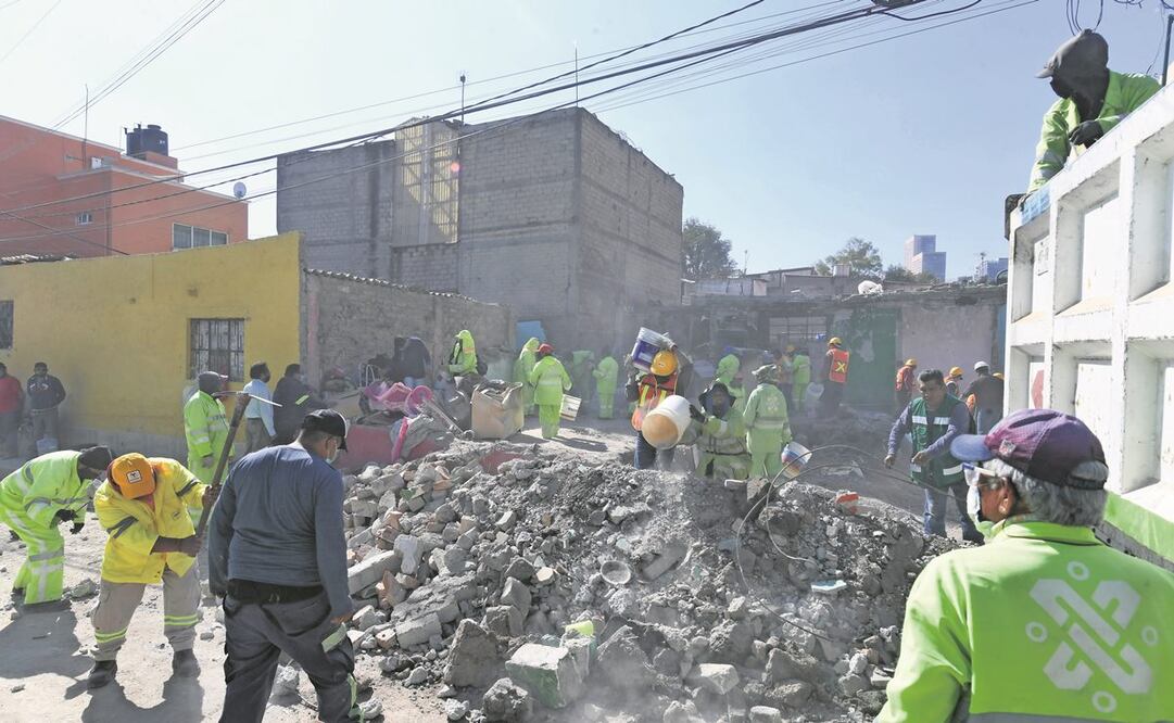 A cuatro días de la explosión de gas LP en una vecindad en la colonia Pensil, en la alcaldía de Miguel Hidalgo. Foto: Armando Martínez. El Universal
