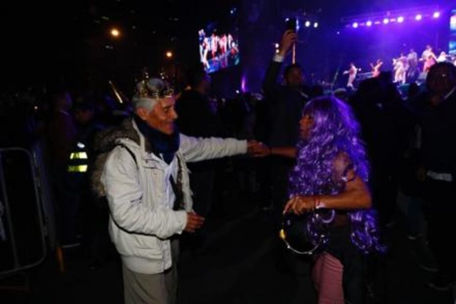 Reciben capitalinos 2019 a ritmo de Margarita "La diosa de la cumbia"