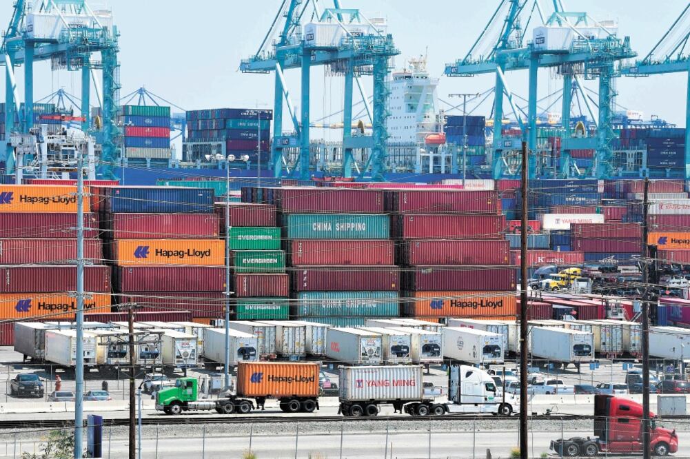 La promoción para que crezcan las exportaciones de productos hechos en México es un tema que preocupa al sector empresarial. Foto: AFP