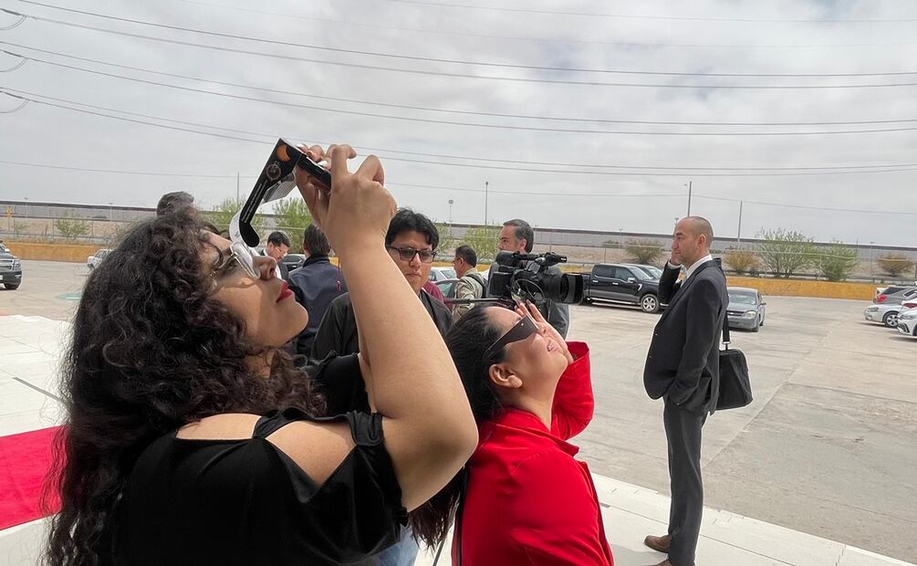 Se reúnen en Chihuahua para ver el eclipse. Foto: Especial