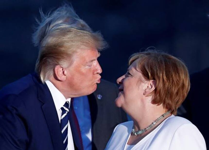 Melania Trump a punto de besar a... ¿Justin Trudeau? 