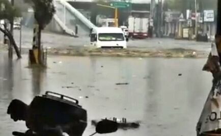 Captan en video inundaciones en vía López Portillo en Tultitlán