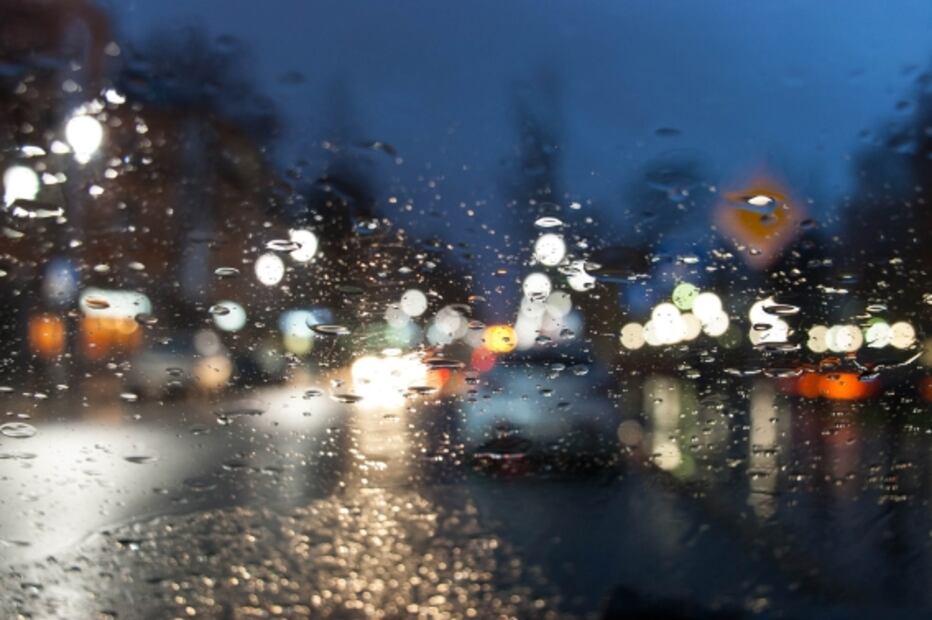 Trucos para desempañar los vidrios del auto por la lluvia