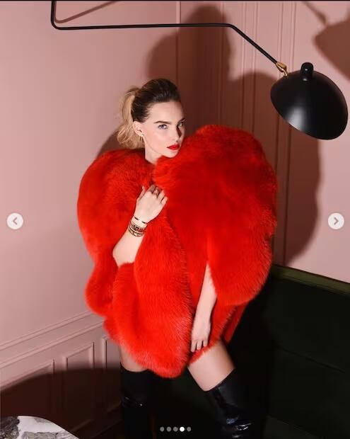 Una publicación de Belinda de febrero de 2023, donde luce el abrigo corazón. Foto: Especial. Instagram