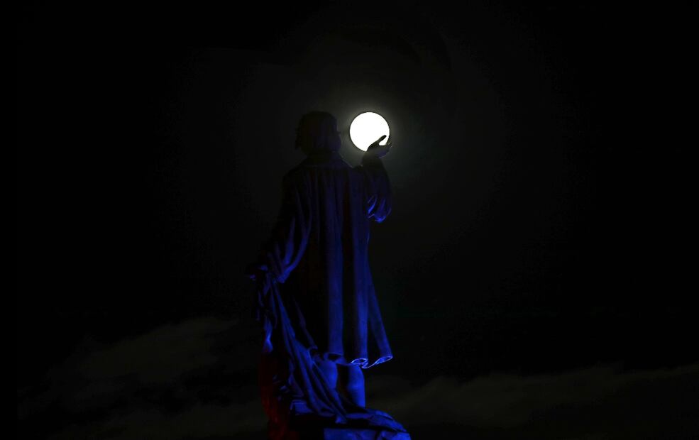 Ancestralmente esta luna es llamada de la cosecha y siempre ocurre en la fecha más cercana a la entrada del otoño. El origen de su nombre es porque en la antigüedad, los campesinos cosechaban los primeros días de octubre de día y de noche, a falta de electricidad, aprovechaban la luz de la luna llena. Foto Valente Rosas/EL UNIVERSAL