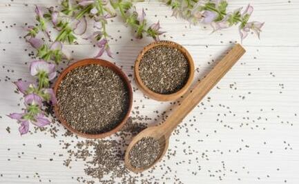 ¿Cómo se prepara la bebida de chía y linaza para bajar la presión arterial, el colesterol y los triglicéridos?