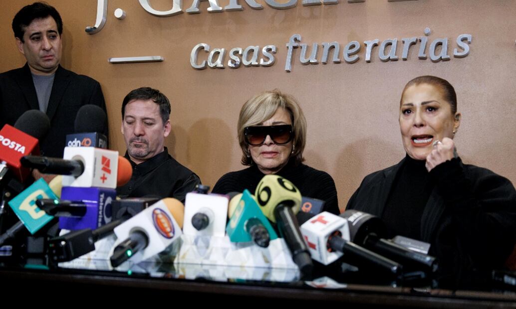 Luis Enrique, Sylvia Pasquel y Alejandra Guzmán ofrecieron una conferencia de prensa para hablar sobre la pérdida de su madre Silvia Pinal. Foto: Yaretzy M. Osnaya / EL UNIVERSAL