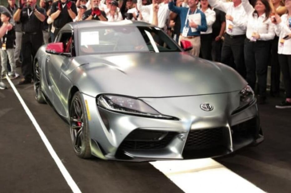 Sale de línea de ensamblaje el primer Toyota Supra 2020