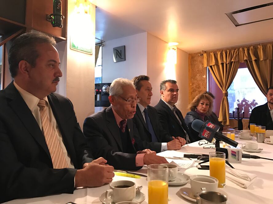 Vicente Gutiérrez Camposeco, Raúl Chaparro Romero de Asecem; Francisco Cervantes de Concamin y Patricia Larios de mujeres empresarias del Estado de México. FOTO: Rebeca Jiménez