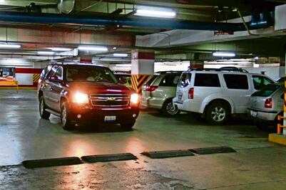 Va Morena por estacionamiento gratuito en centros comerciales, clínicas y hospitales privados