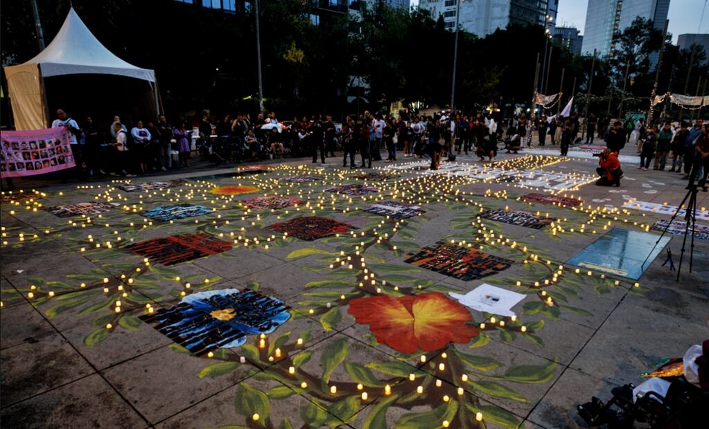 Colectivos de madres buscadoras se reunieron en el Monumento a la Madre para velada previo al 10 de Mayo. Foto: Yaretzy M. Osnaya/EL UNIVERSAL