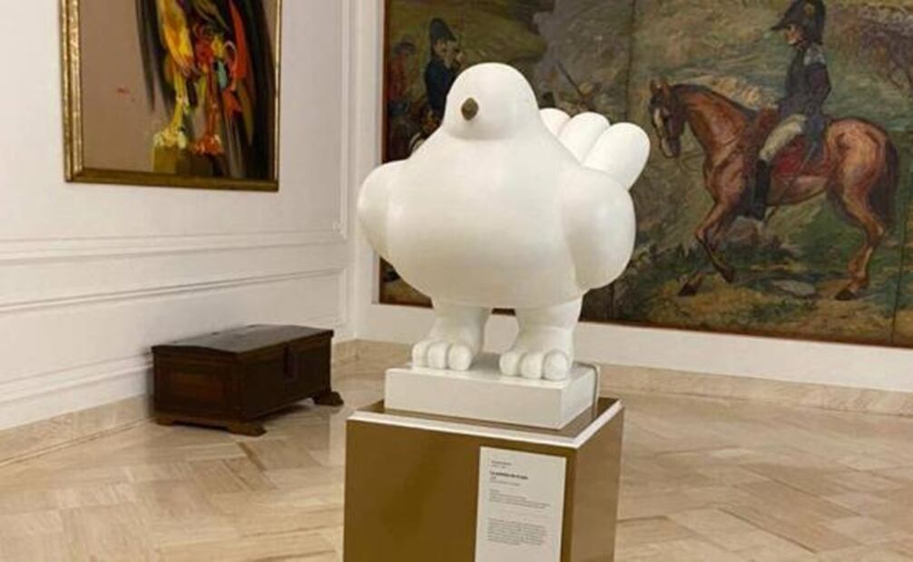 La Paloma de la Paz fue nuevamente instalada en el salón Gobelinos, donde había sido ubicada originalmente en 2016. Foto: Jorge Meléndez. EL TIEMPO