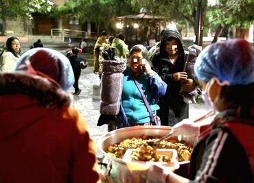 Brindan cobijas y alimentos a personas en situación vulnerable en Coyoacán; buscan protegerlos de bajas temperaturas