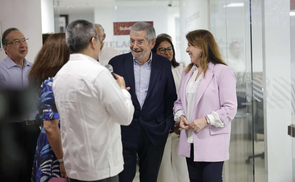 Juan Ramón de la Fuente, titular de la Secretaría de Relaciones Exteriores, destacó la transformación de las oficinas de emisión de pasaportes. Foto: Especial