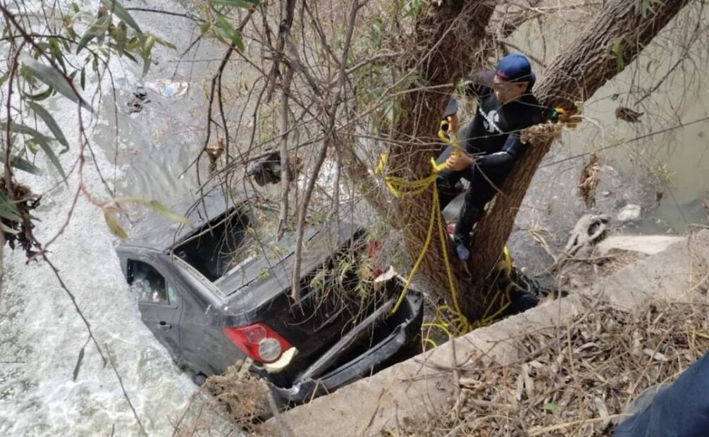 Hallan 3 personas muertas en camioneta hundida en cauce de Aguascalientes (12/01/2025). Foto: Especial