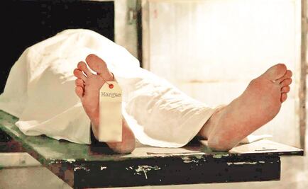 ¡Qué miedo! Cae cadáver de una carroza en medio del tránsito; funeraria argumenta falla técnica