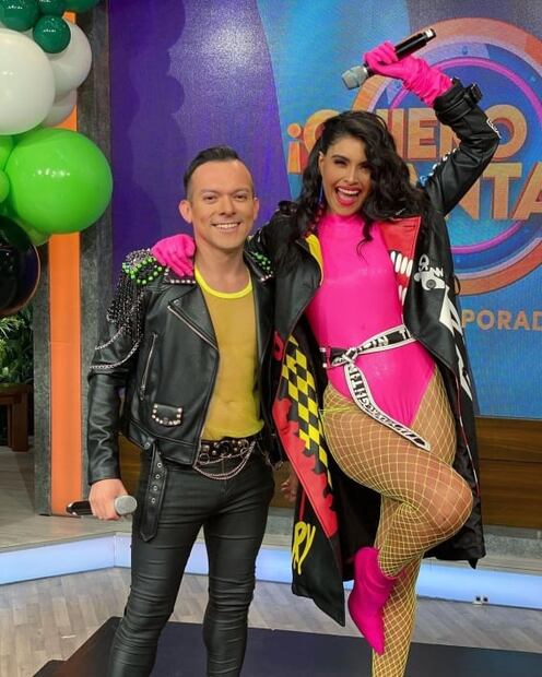 Kristal Silva derrocha estilo en VLA con ajustado body rosa 