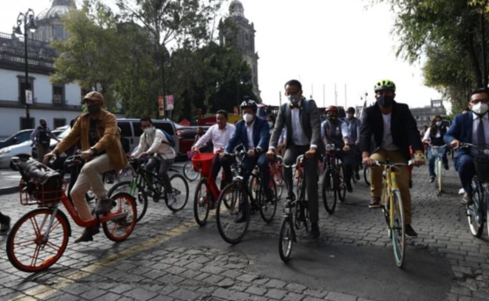 Diputados federales arman rodada ciclista para festejar aprobación de reforma de derecho a la movilidad
