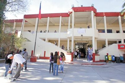 Piden salida de rector por anomalías