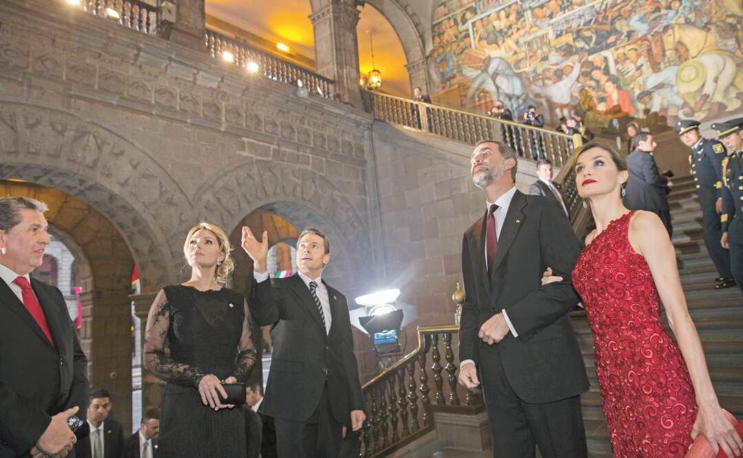 En el marco de la visita de Estado de los reyes de España, Felipe VI y Letizia,  el presidente Enrique Peña Nieto y su esposa, Angélica Rivera,  les dieron la bienvenida en Palacio Nacional en donde realizaron un recorrido previo