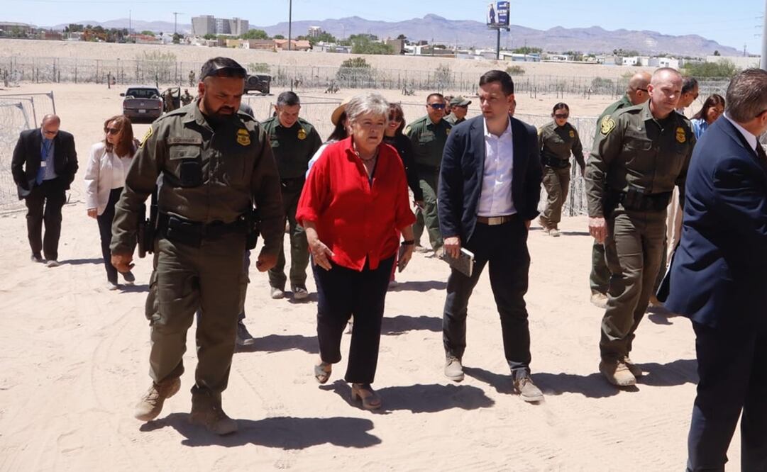En su segundo día de gira por Texas, la canciller Bárcena realizó un encuentro con autoridades estadounidenses en el Puente Internacional Paso del Norte, en El Norte. Foto: SRE