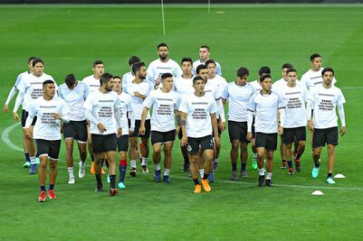 Jugadores de Chivas protestan en entrenamiento