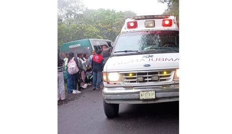 Al menos 12 personas resultan lesionadas tras accidente de unidad de transporte público en Hidalgo; conductor perdió el control