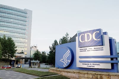 Gobierno de EU despide a más de mil empleados de Centros de Prevención de Enfermedades; fueron notificados por correo