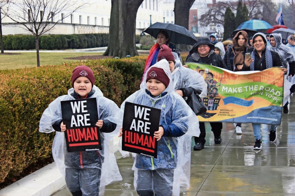 Presente s. Niños participaron ayer en Washington en la marcha contra las políticas migratorias de Trump (ALEX SEGURA. EFE)