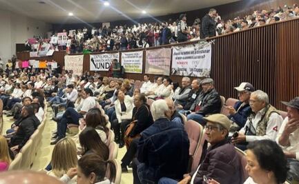 FOTOS Así fue la protesta en el Congreso de Sinaloa; exigen paz y destitución de Rubén Rocha Moya