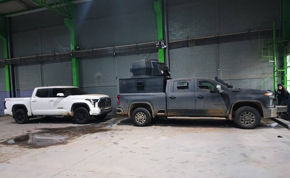Harfuch anunció que se aseguraron 10 vehículos, 3 de ellos blindados. Foto: X @OHarfuch