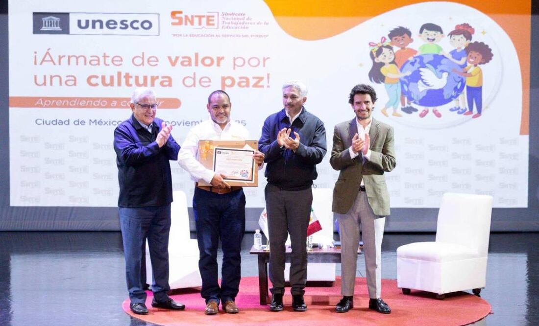 UNESCO reconoce a maestros del SNTE por “contribuir a cultura de paz”. Foto: Especial