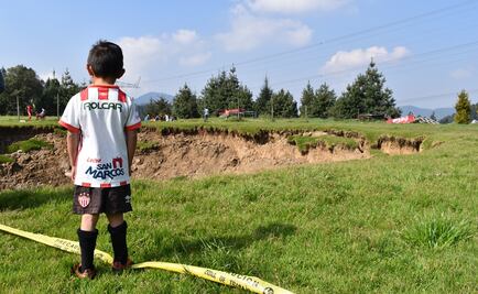 “Parece que cayó un meteorito en nuestra cancha de futbol”