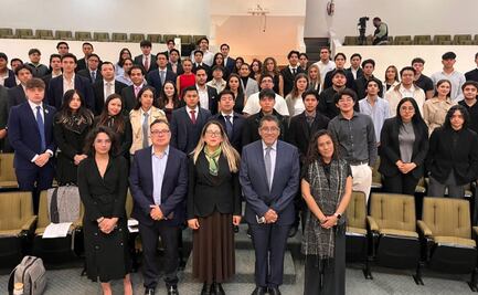 Jesús Ernesto, hijo menor de AMLO, participa en parlamento juvenil en el Senado; evento fue promovido por Morena