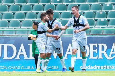 Macías sigue anotando en León; Ramos se estrenó