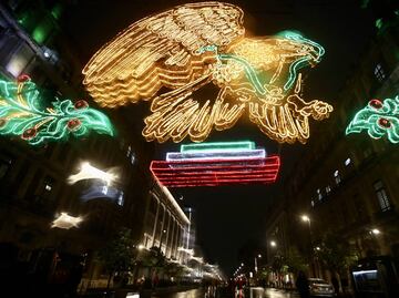 Inauguran el alumbrado del Zócalo de CDMX para celebrar la Independencia de México