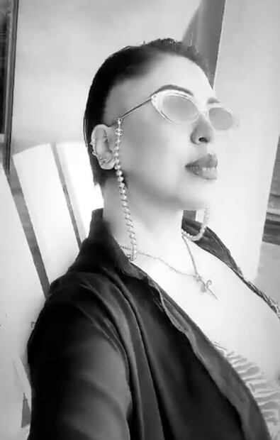 La mamá de Christian Nodal se rapa y luce un sexy look
