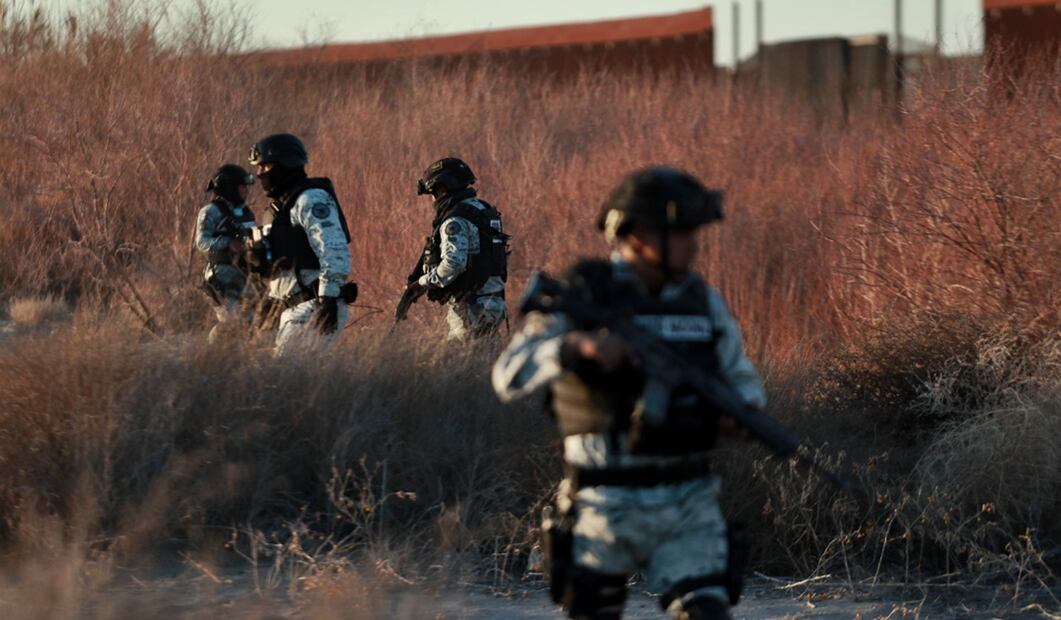 Elementos de la Guardia Nacional realizaron operativos en Ciudad Juárez sobre el borde del río Bravo hacia la zona conocida como el Valle de Juárez. Foto: Christian Torres/EL UNIVERSAL