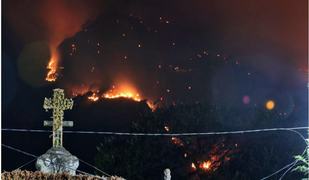 Incendio forestal sobre las montañas de Tepoztlán, Morelos, el 25 de marzo de 2025. Foto: Cuartoscuro.com