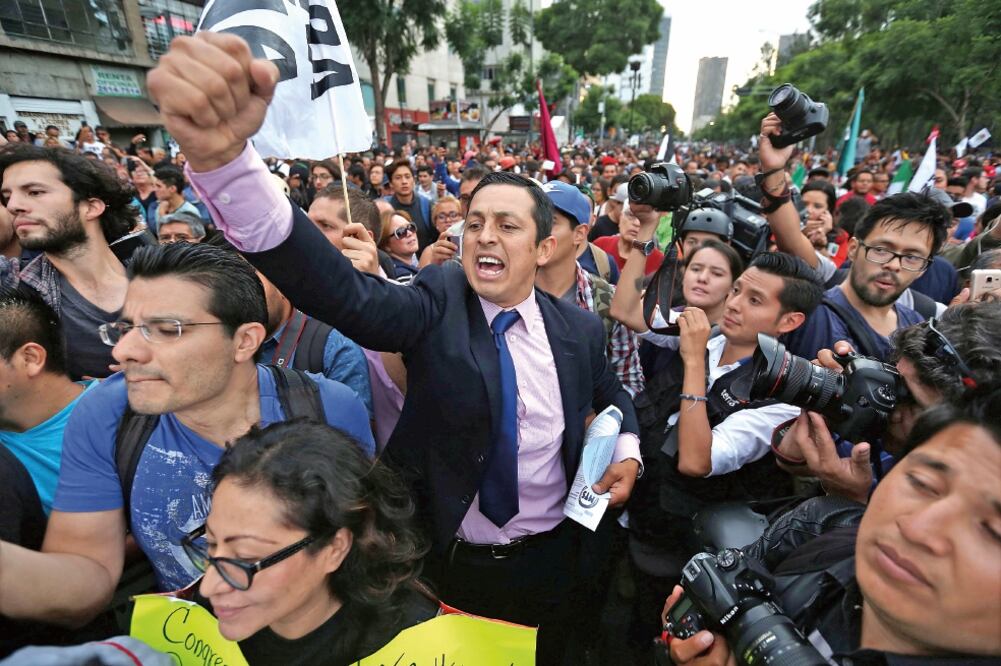 Los participantes se quejaron por los aumentos a la gasolina y el gas; la situación económica del país y la visita de Donald Trump (EDGARD GARRIDO. REUTERS)