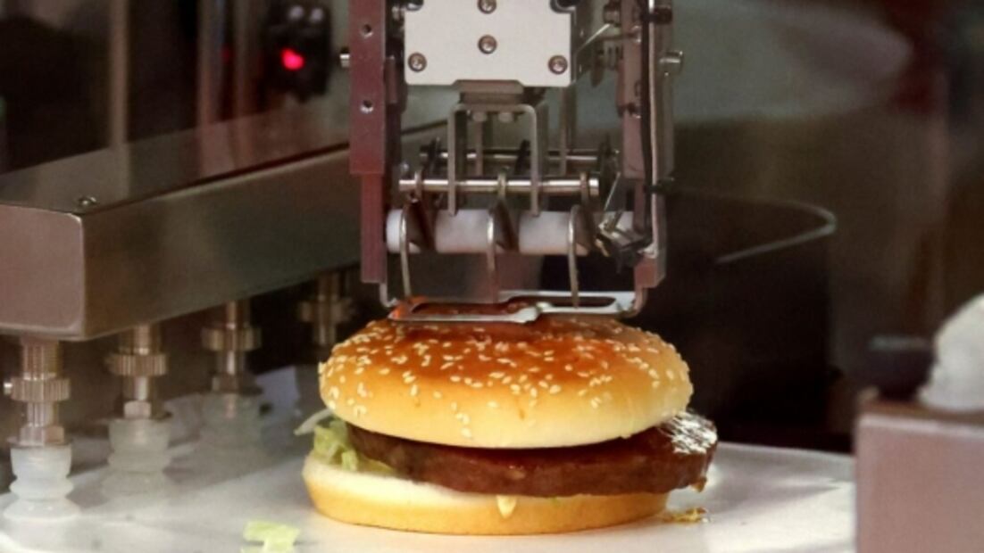 Robots servirán y cocinarán comida a los participantes de los Juegos de Invierno de Beijing 2022